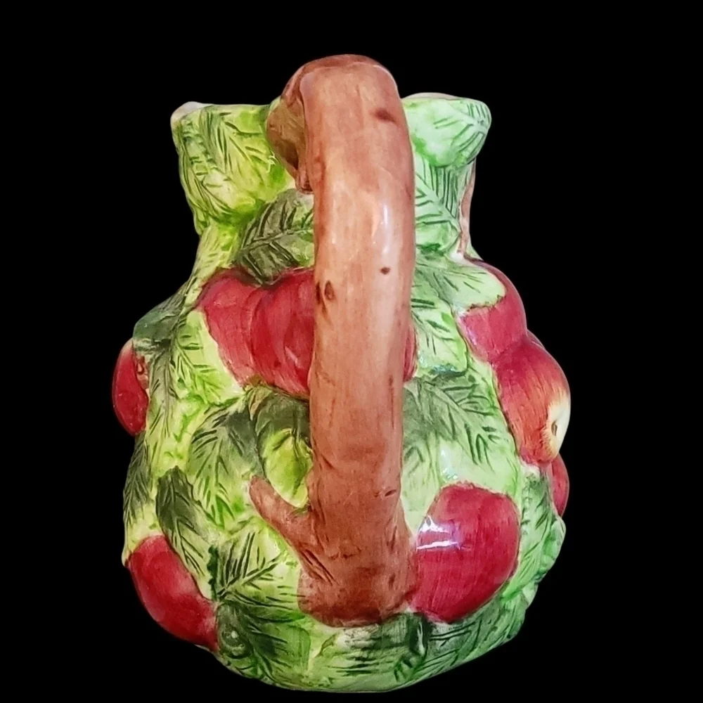Vintage Bazaar worls brand Majolica 3-d apple pattern 64oz bev pitcher